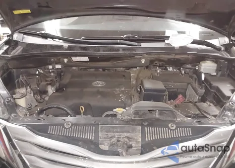 2016 Toyota Sienna Limited Premium 7 Passenger z USA, uszkodzony, nr VIN 5TDYK3DC2GS757749